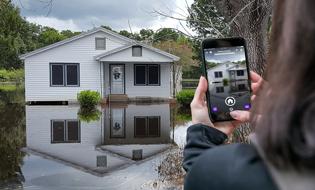U Scope allows inspectors to leave the damaged property with all of their images labeled, group sorted and organized on a detailed photo report without hindering their normal inspection process.