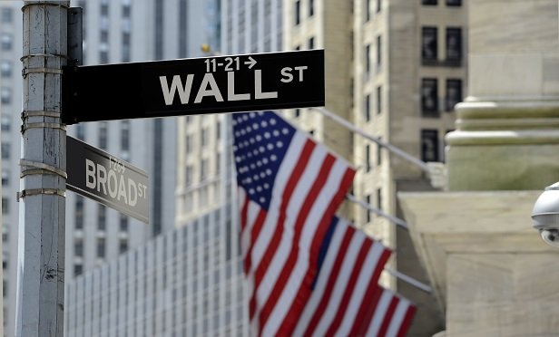 A BuildFax simulation suggests the likelihood of a recession will almost double between 2019 and early 2020. (Photo: Shutterstock)