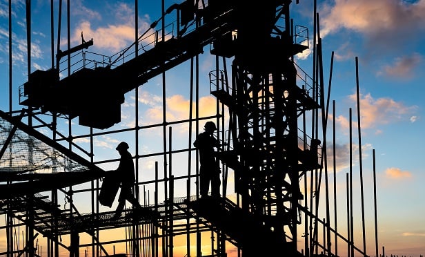 New wireless, construction-specific tools are sounding loud and visible alarms around the site to help ensure fast and safe evacuation in the event of an emergency. (Shutterstock)