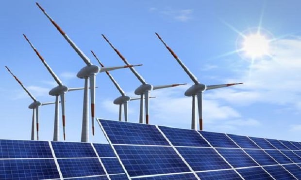 Four out of five fatal injuries that occur in the renewable energy industry are caused by falls, says the U.S. BLS. (Photo: Fotolia)