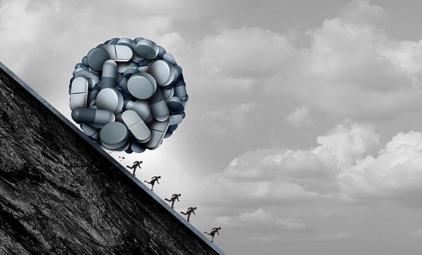 In 2012, physicians wrote a record 255 million opioid prescriptions, a prescription rate of 81.3 per 100 people. (Credit: Lightspring/Shutterstock)