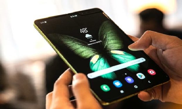 According to the Pew Research Center, 96% of Americans own cellphones and 81% own smartphones. (Photo: Bloomberg)