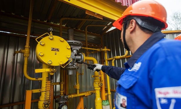 Regulatory noncompliance and/or employer negligence can have a serious economic impact, with OSHA fines reaching more than $400,000 in addition to costly civil lawsuits. (Credit: EvGavrilov/Shutterstock)
