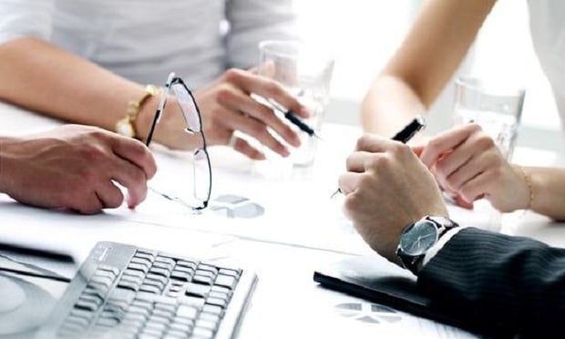 For independent agents to compete, they can't solely focus on selling policies from personal lines anymore. (Photo: Shutterstock)