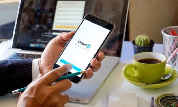 LinkedIn generates the highest visitor-to-lead conversion rate of all social media channels, says a study from Hubspot.