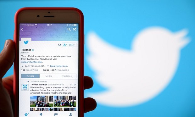 If you're not already, it's time to get your insurance agency on Twitter. (Photo: Shutterstock)