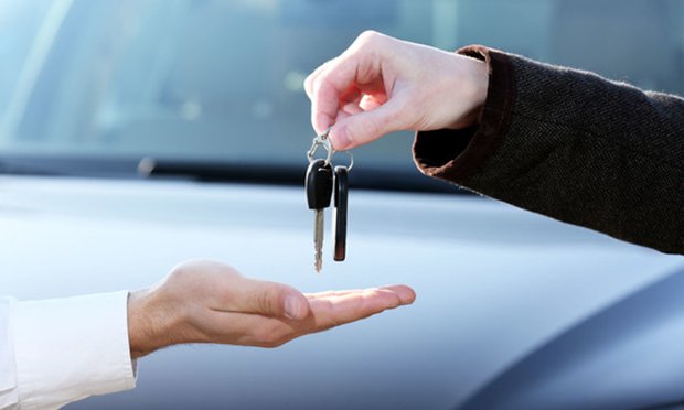 The number of vehicles listed on p2p rental platforms is still fairly modest relative to the established rent-a-car fleet, but the numbers are expected to grow. According to one estimate, the number of vehicles listed on these platforms could double by 2025. (Credit: Africa Studio/Shutterstock.com) 