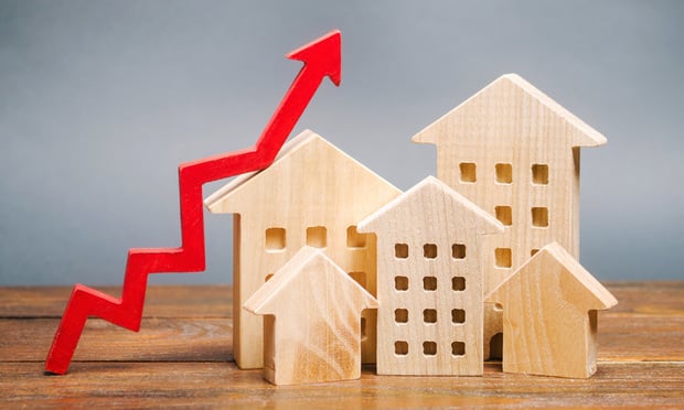 Independent insurance agents increase the brand value they provide by sharing with customers and prospective customers about insurance prices — a primary factor in shopping and purchasing decisions. (Photo:  Andrii Yalanskyi/Adobe Stock)