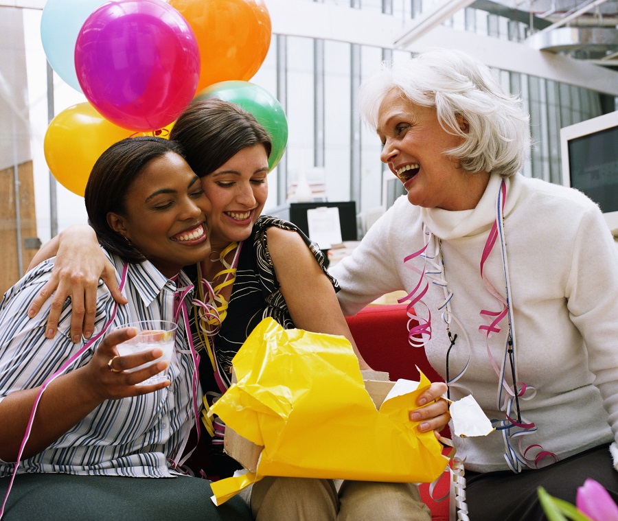 People avoid retiring early so they can maintain social contacts. (Photo: Getty)