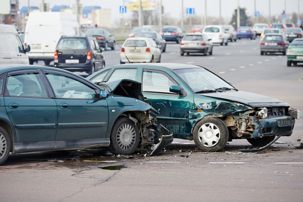 collision of 2 green cars