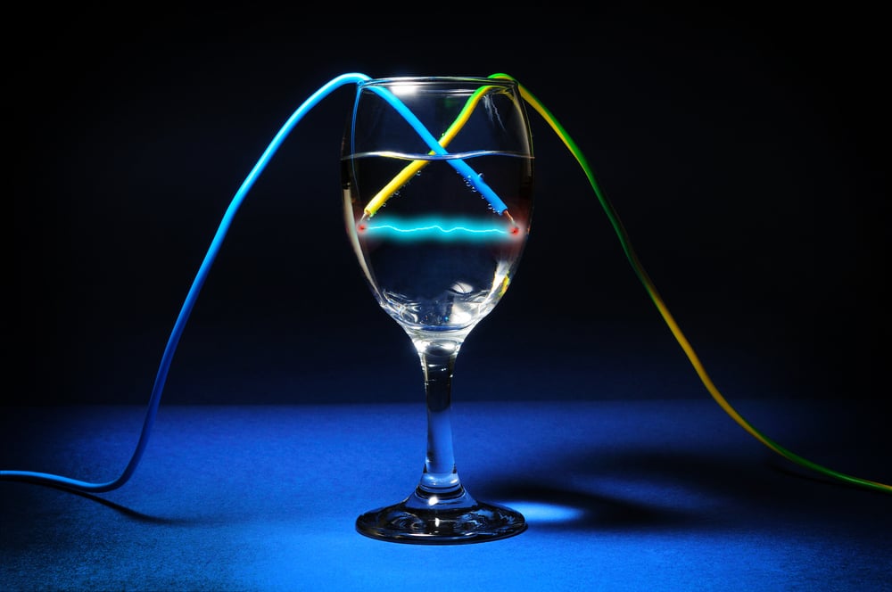 Electric-wires-in-wineglass-SS-rainman0008