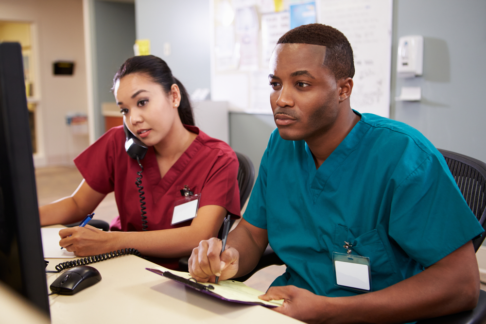 Male-and-female-nurses-at-nurses-station-SS-Monkey Business Images