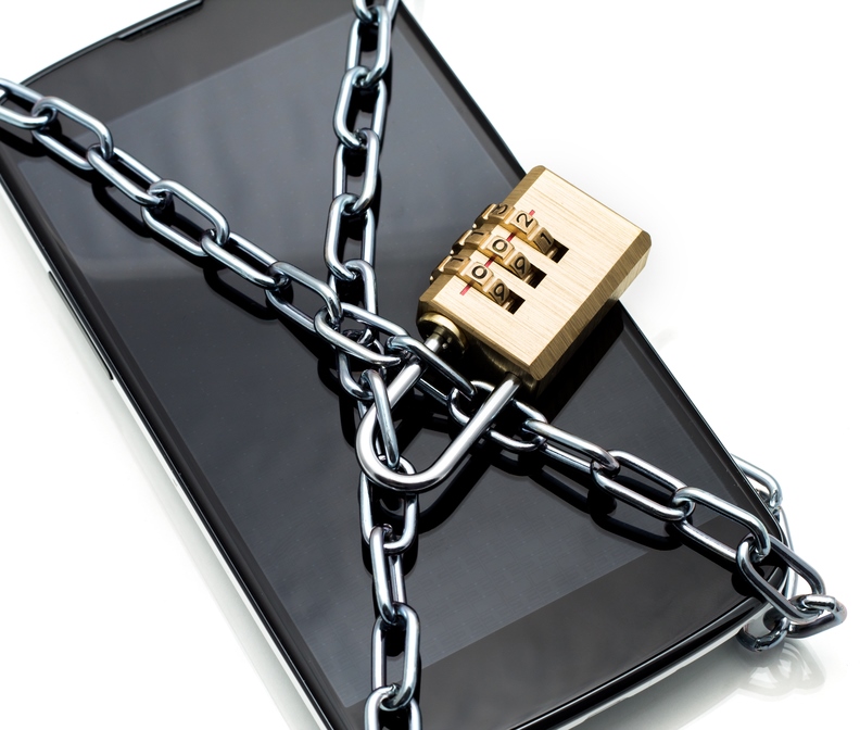 Smartphone-with-padlock-crop-shutterstock_176472860-baloon111 