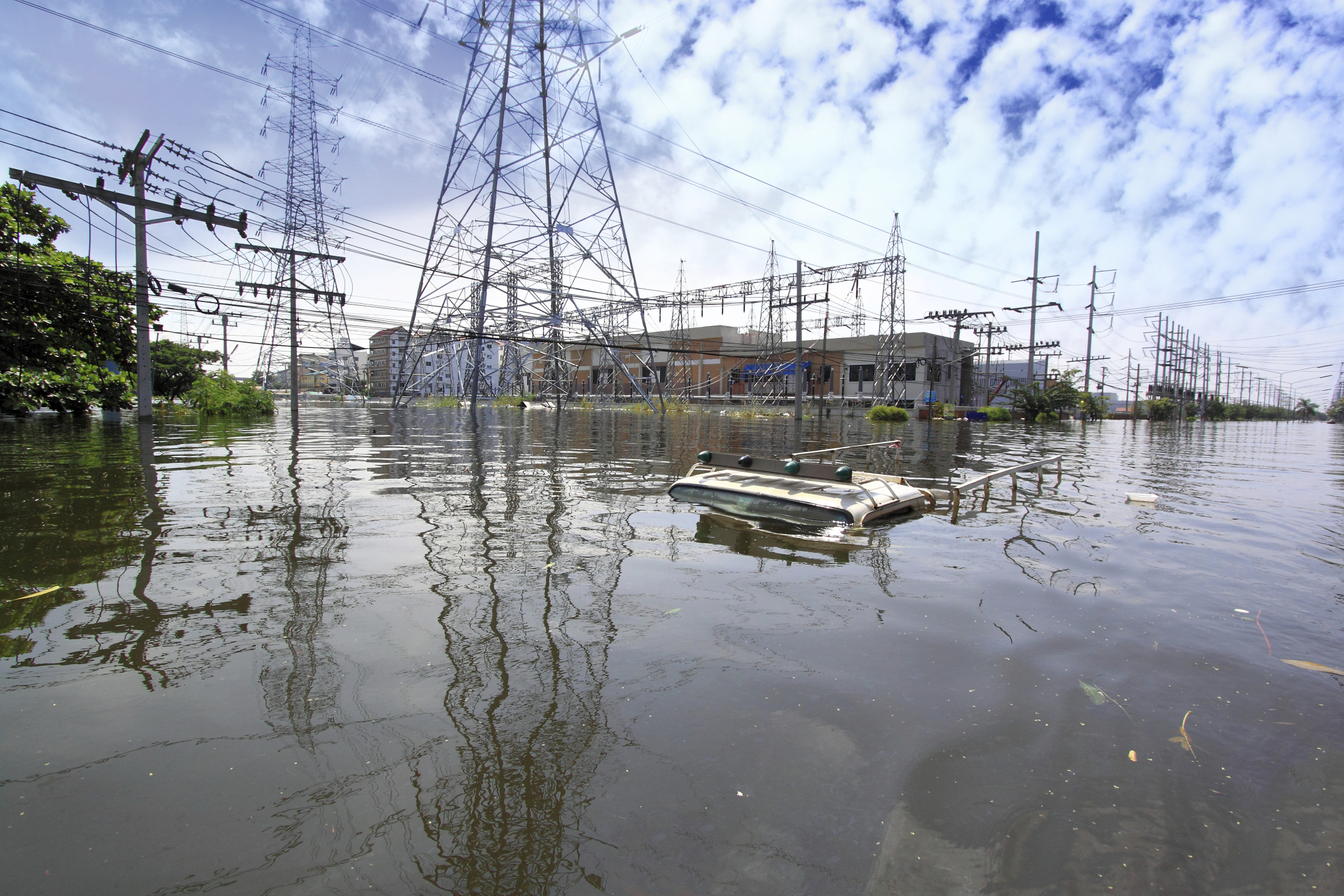 Flooded-city-street-ThinkstockPhotos-179130385-skynavin