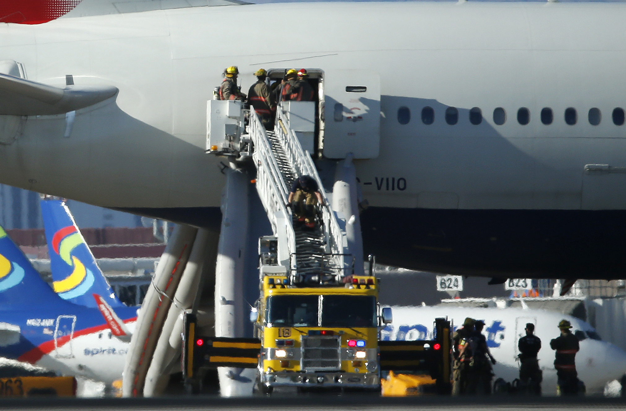 British-Airways-and-firefighters-ap8531070