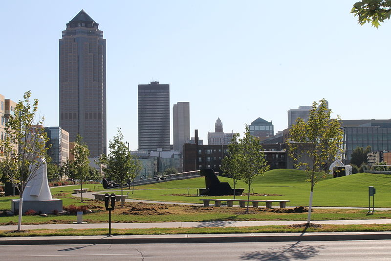 Des Moines Iowa skyline fro the Pappa John Sculpture Park