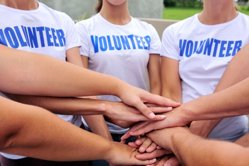 volunteers working together