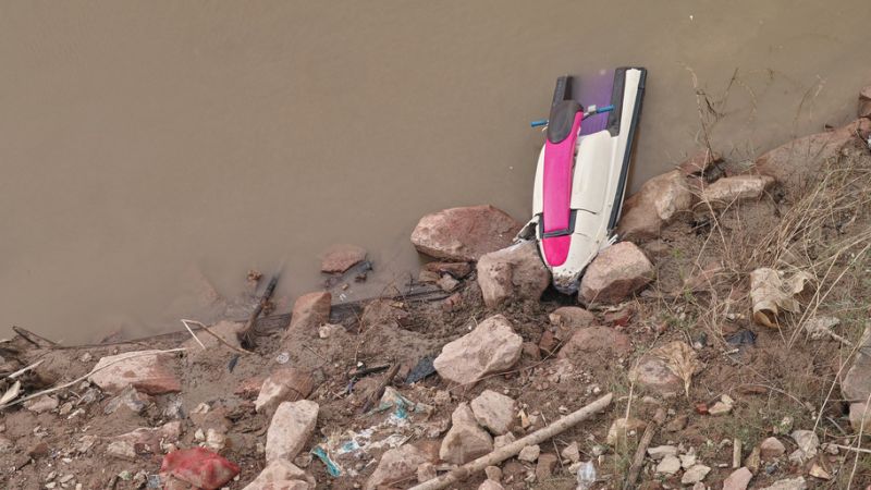 jet ski crash into shoreline rock