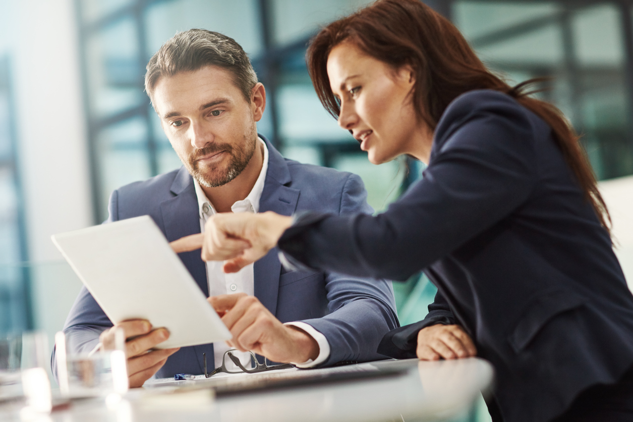 man and woman discussing insurance loss