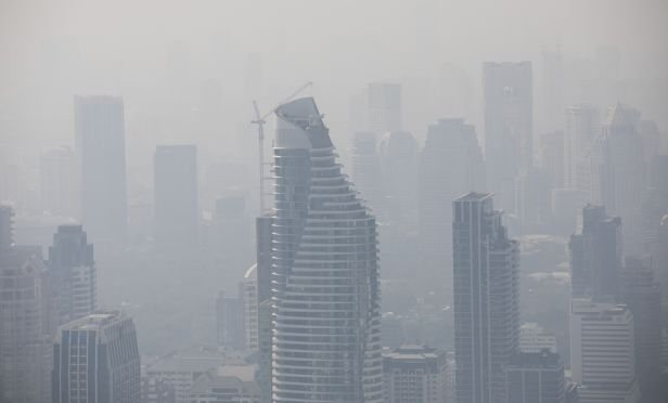 Smog surrounds buildings in Bangkok/