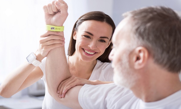 Making a personal connection with the injured employee begins with the first conversation and continues throughout their recovery. (Photo: iStock)