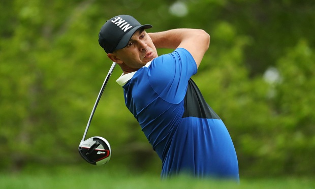 Brooks Koepka of the U.S. plays a shot from the 16th tee during the final round of the 2019 PGA Championship at the Bethpage Black course on May 19, 2019 in Farmingdale, New York. (Photo: Warren Little/Getty Images/Bloomberg)
