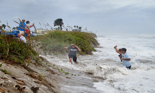 Hurricane Dorian lashes Florida and puts Carolinas in harm's way ...