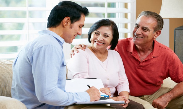 Millones de consumidores quieren hablar con alguien en su primer idioma sobre su seguro. (Fota: Shutterstock)